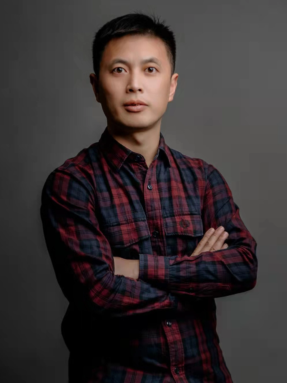 江鵬（國(guó)瓷紅葉畫院研究員）