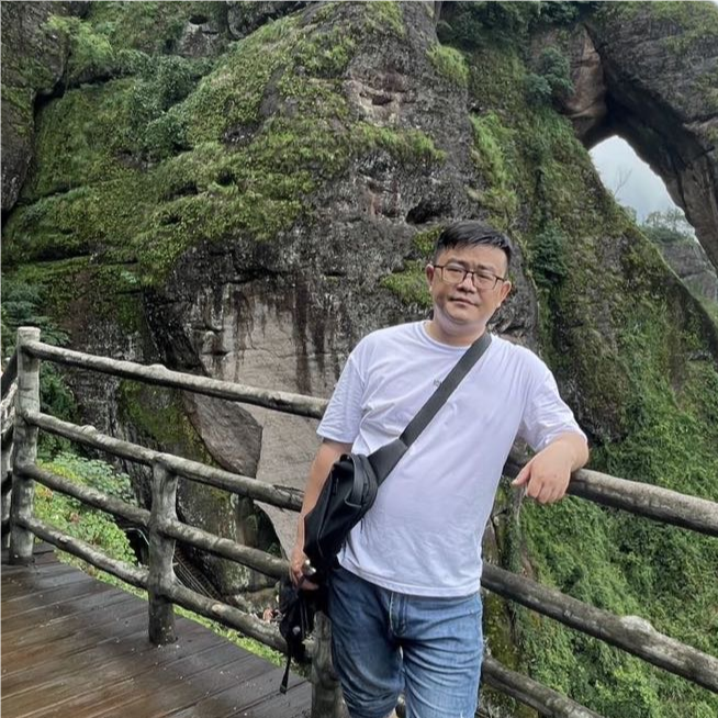 劉錦洪（國瓷紅葉畫院高級畫師）